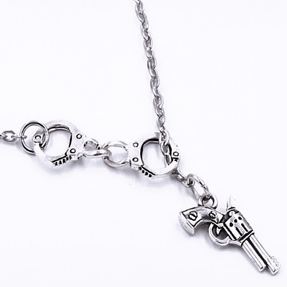 🔴𝟭𝟬/$𝟮𝟱🔴NEW Handcuffs & Gun Necklace - Picture 5 of 10